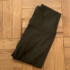 Lululemon dark green cropped leggings